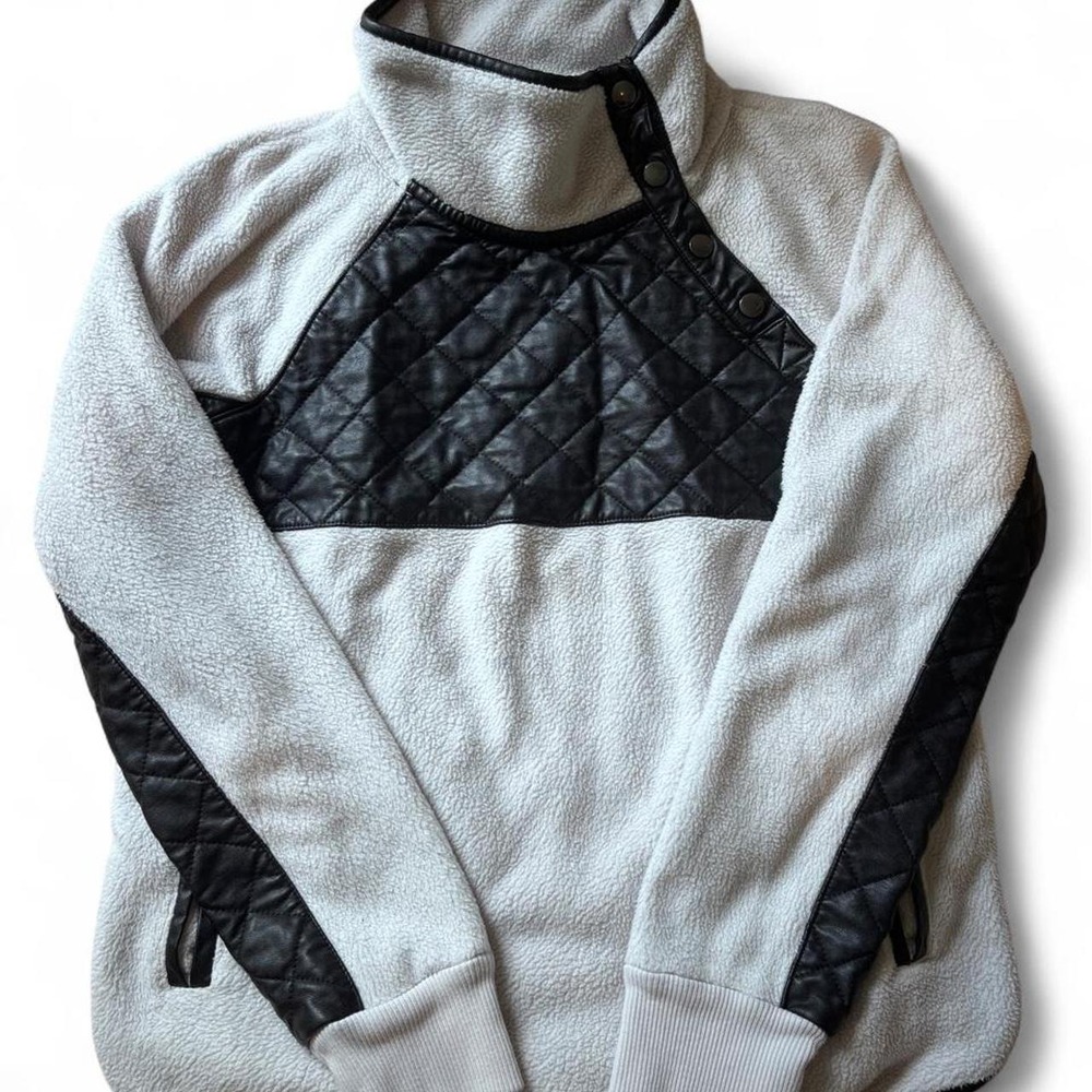 Abercrombie & Fitch Sherpa Quilted Faux Leather Snap Pullover White Small